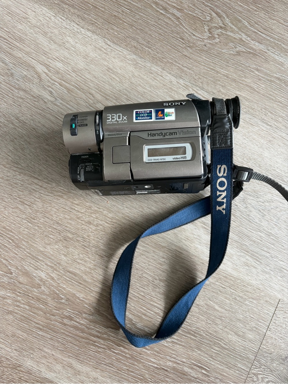 Sony Silver Hadicam Vision Camcorder ccd-trv43 ntsc video hi8